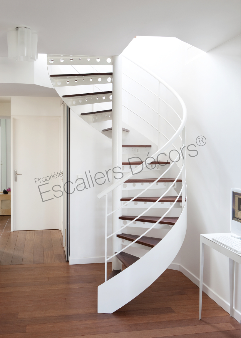 Photo DH92 - Escalier d'intérieur en colimaçon, métal et bois pour une décoration type loft design et contemporaine. Vue 4